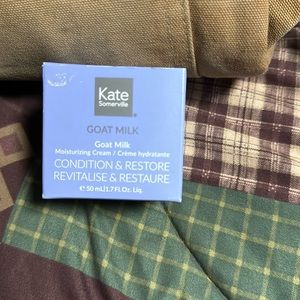 Goat milk moisturizer cream